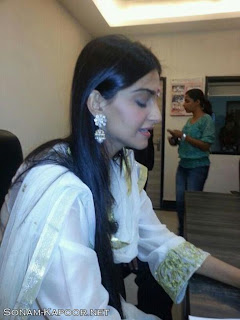 Sonam Kapoor visit to Sunbeam school Varanasi