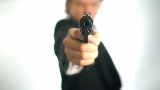 撃つ