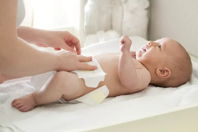 newborn baby diaper changing tips