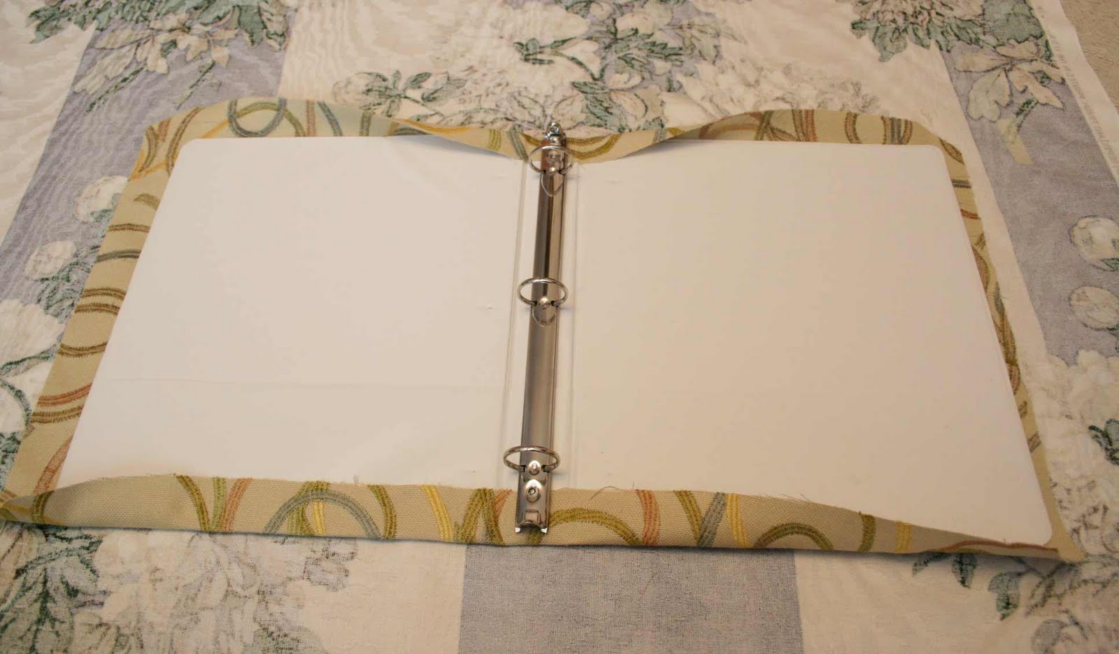 How to cover a binder with fabric and give it a romantic look