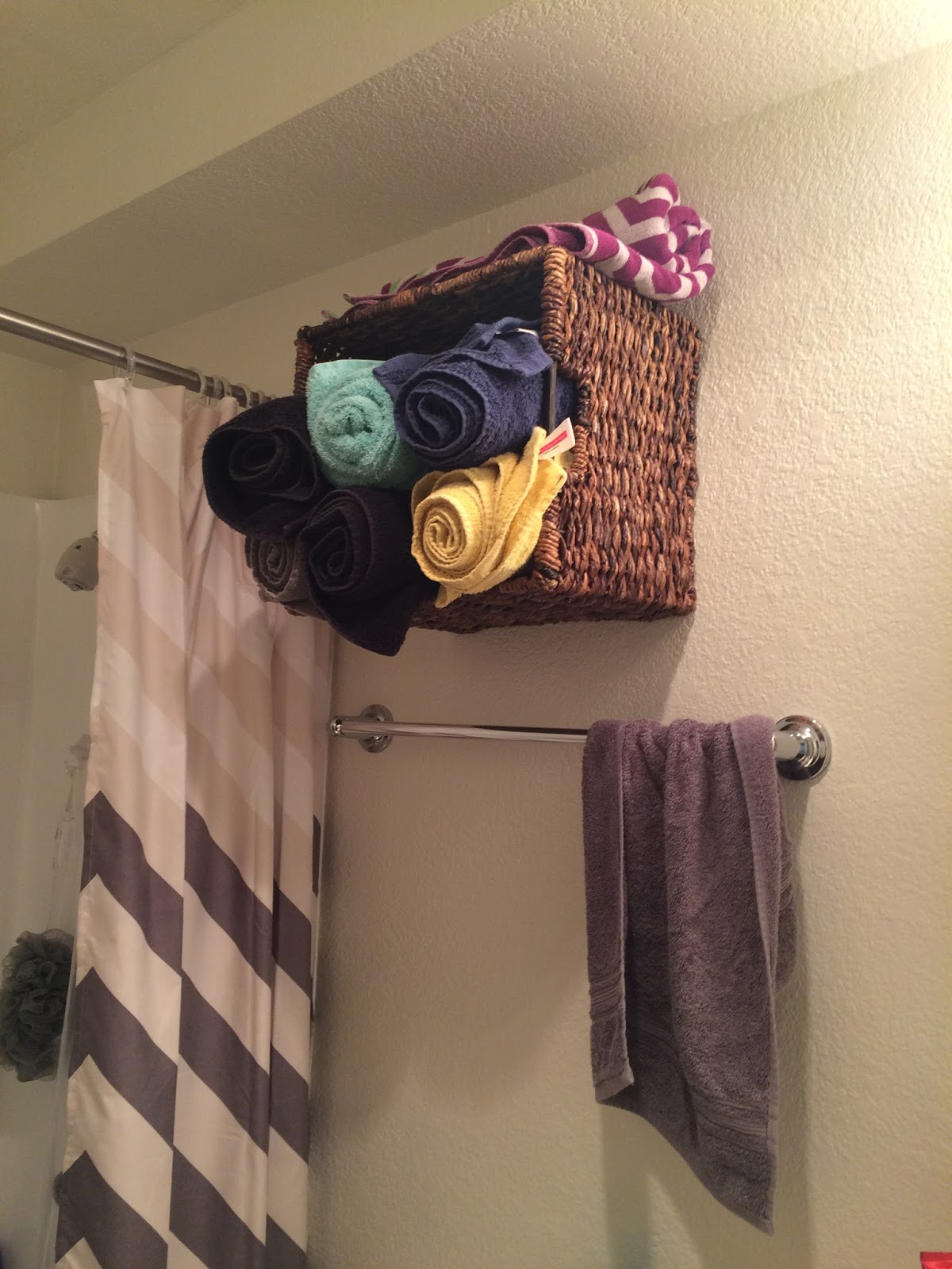 DIY Saturday Towel Storage in Bathroom sara