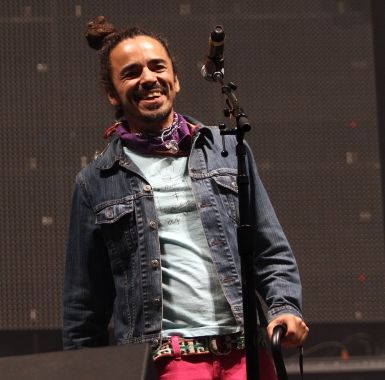 es mentira que vocalista caf tacvba ser juez en la voz es mentira que vocalista caf tacvba ser juez en la voz