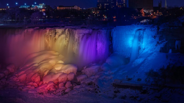 A Frozen Niagara Falls Light Show Looks Like a Magical Wonderland