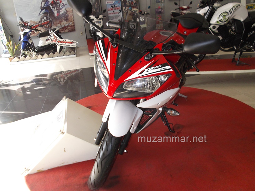 Confirmed . . Yamaha YZF R15 V2 sudah hadir di Medan . . . with photo gallery