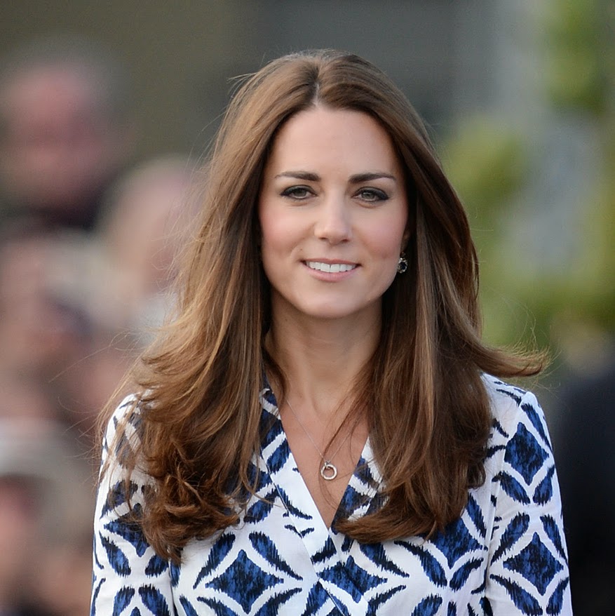 Down Under Day 11: Kate Wears Blue & White DVF for Visit to the Blue ...