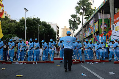 Carnaval deixa mais de uma tonelada de lixo nas ruas Carnaval deixa mais de uma tonelada de lixo nas ruas