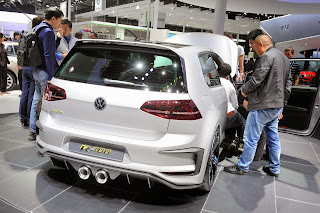 VW Golf R 400