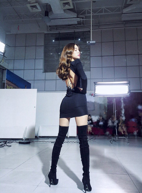 Mỹ nhân Việt khoe chân thon - Ảnh 2 My nhan Viet khoe chan thon - Anh 2