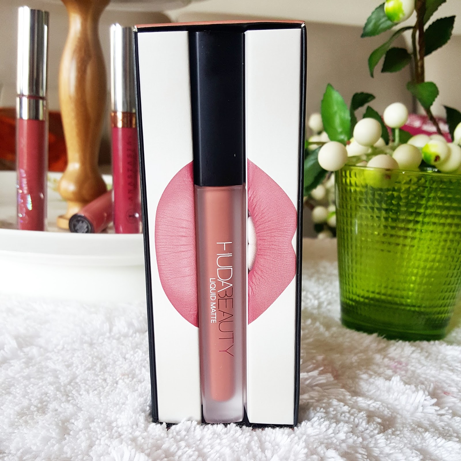 RIDZI MAKEUP HUDA BEAUTY LIQUID MATTE LIPSTICK BOMBSHELL REVIEW