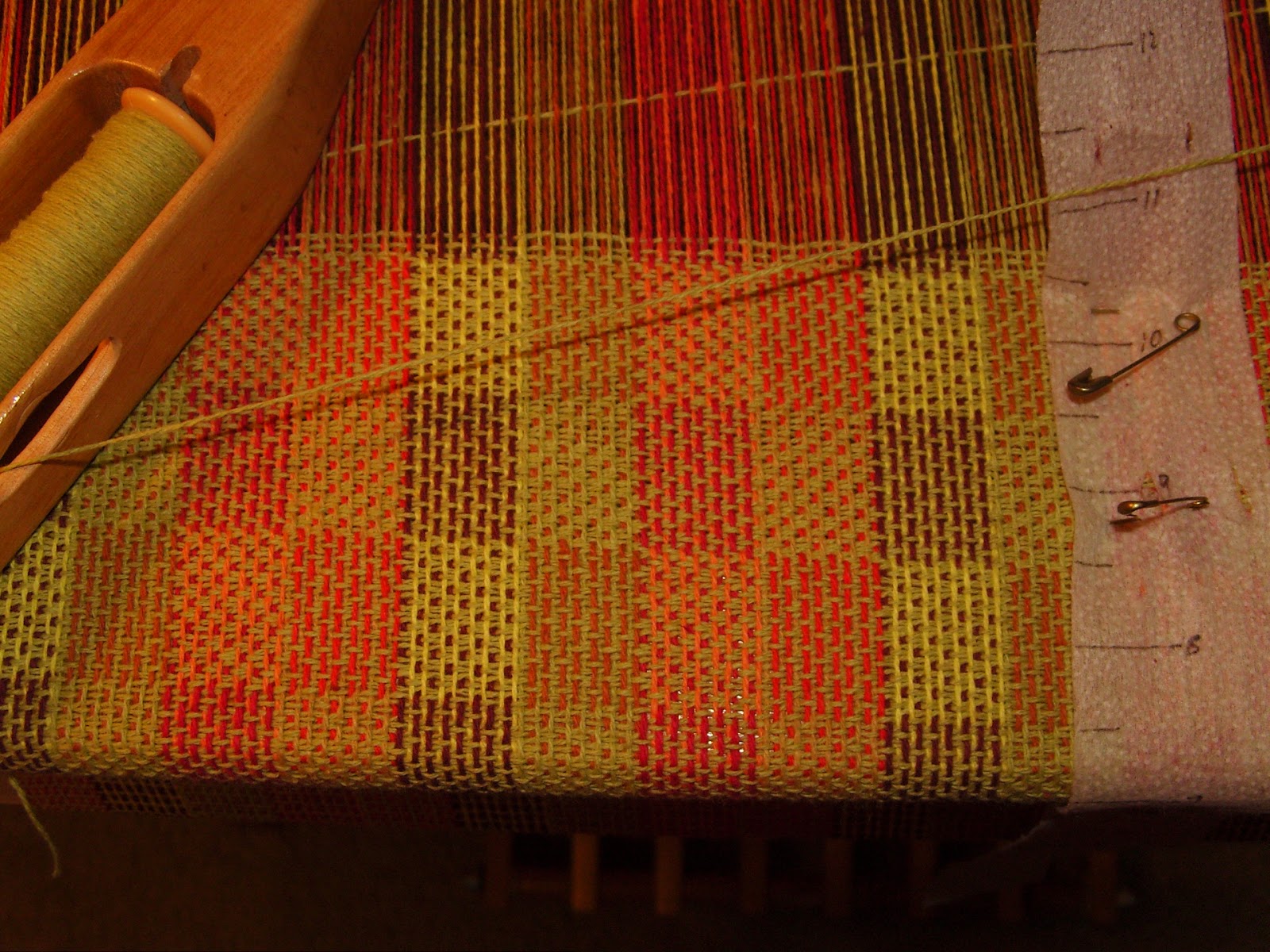 Daisy Hill Weaving Studio: Choosing Warp Colors for the Taquette Pattern