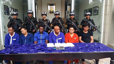 1a1 Photos of the Nigerian drug trafficker sentenced to 25 years in jail with his Vietnamese wife in Cambodia