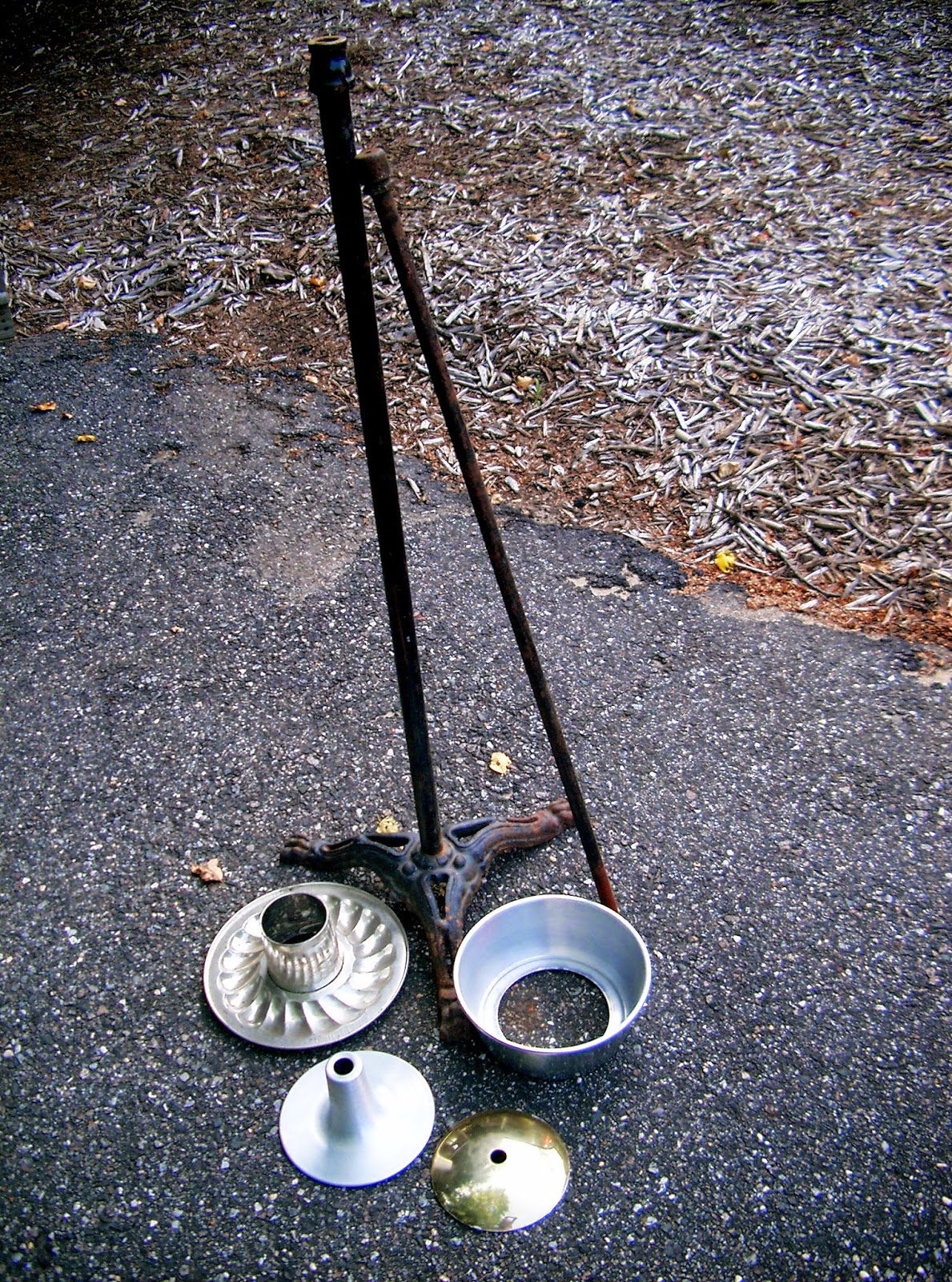 bakeware bird feeder pieces ©linda nelson 2014