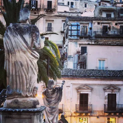 Road trip in Sicily - Angel Statues in Modica