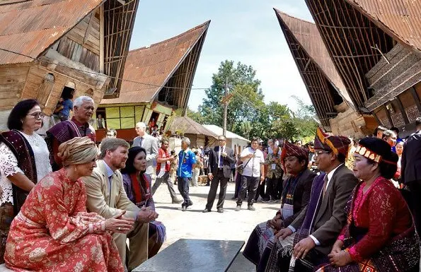 Queen Maxima wore Zimmermann Veneto border paisley print linen dress. Maxima visited a traditional Batak village and Del Institute