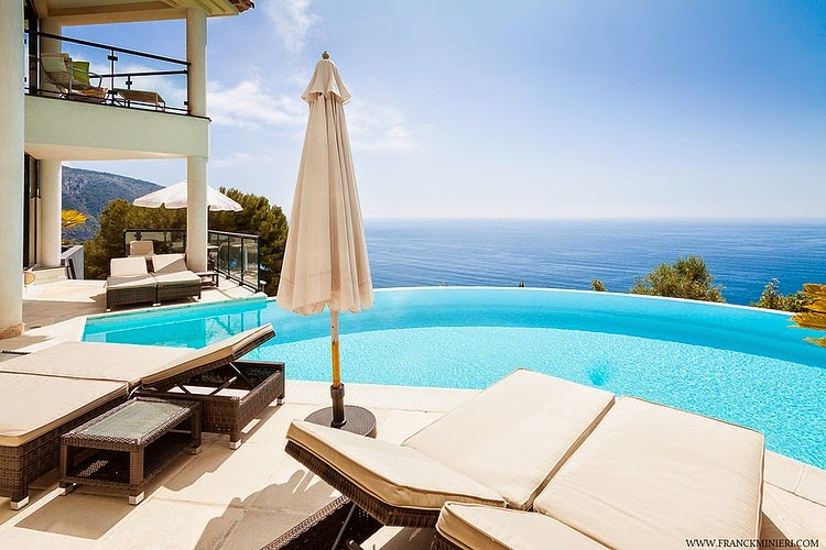crunchylipstick: House at the French Riviera (via homeadore.com)