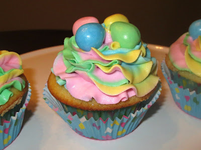 Kaitlin in the Kitchen: Easy Vanilla Cupcakes