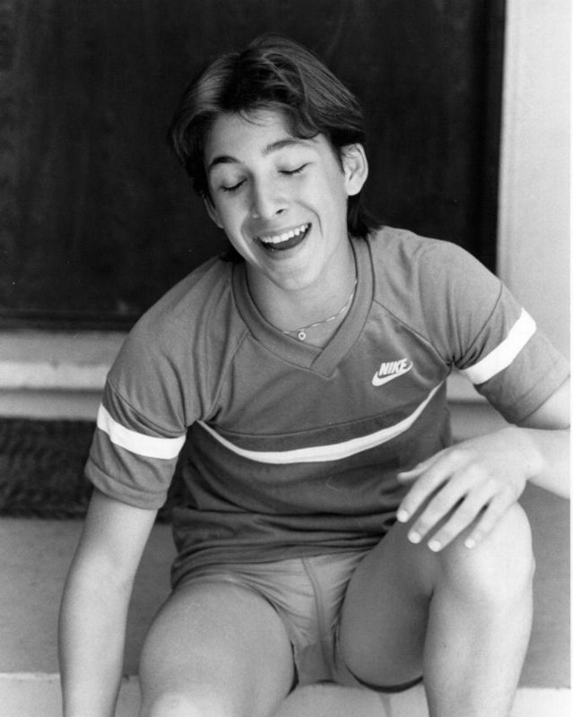 Noah Hathaway - Throwback.