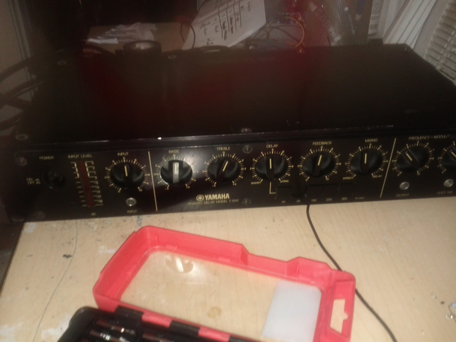 Soundular Electronics Repairing a Yamaha Analog Delay E1010 Part 1
