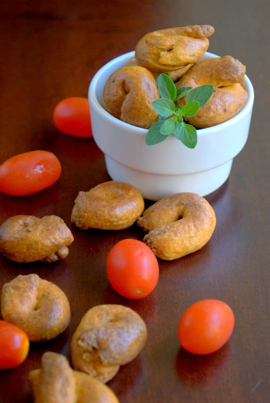 tarallini al pomodoro e origano con avanzi del lievito madre