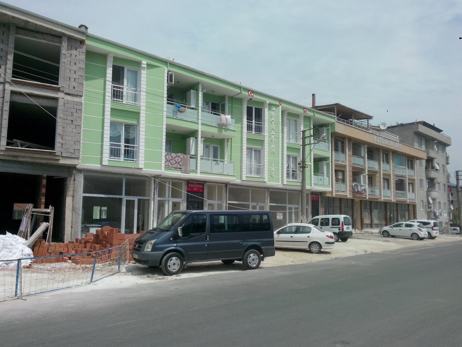 Satılık 700 metre dükkan ve 150 m ev Gemlik Belediyesi