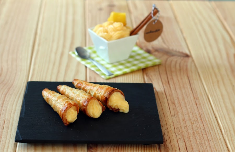 cucuruchos,rellenos,crema,pastelera,cono,dulce,huevo,hojaldre,azucar,canutillos,horno,