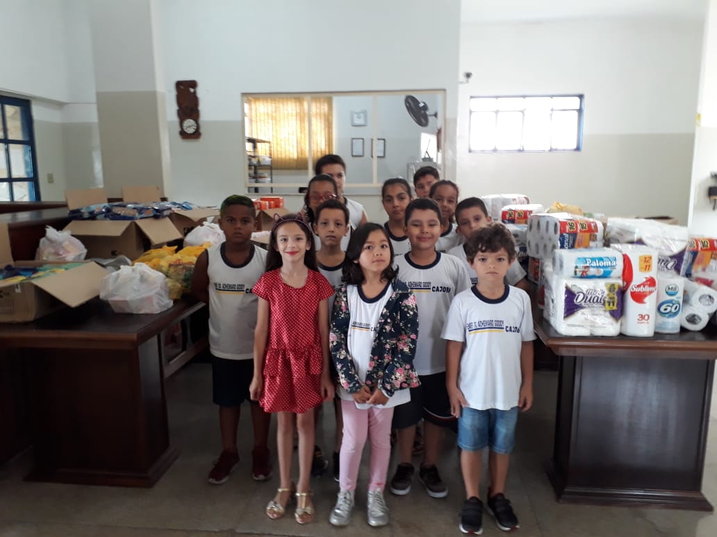 Alunos da escola Godoy arrecadam alimentos e produtos de higiene para a Santa Casa de Cajobi Alunos da escola Godoy arrecadam alimentos e produtos de higiene para a Santa Casa de Cajobi