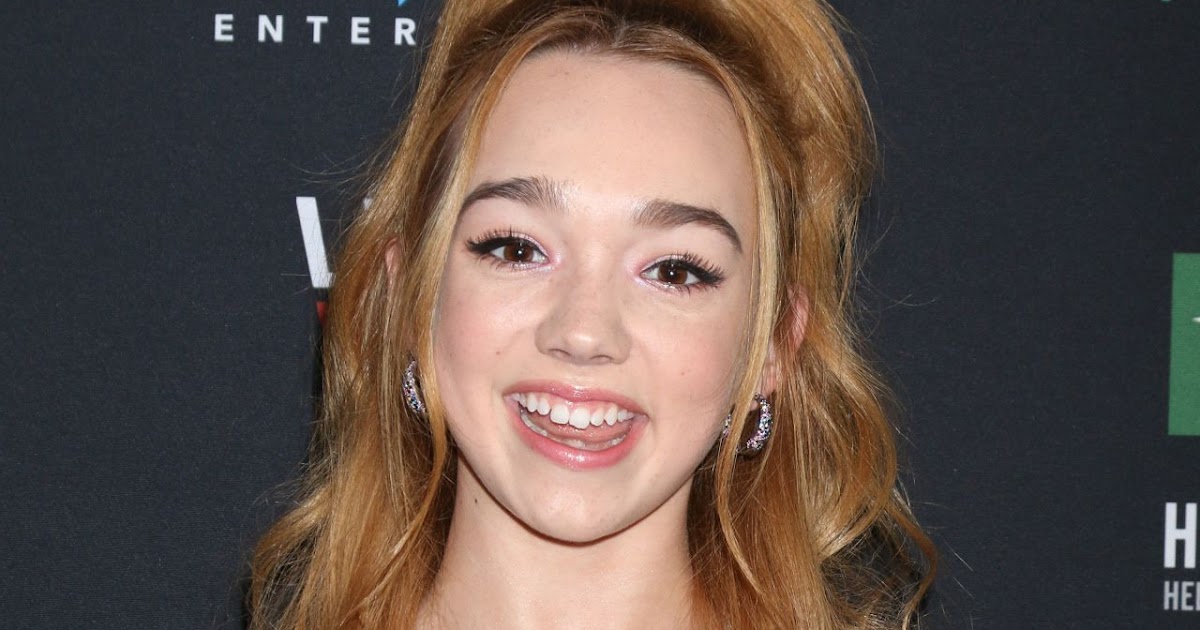 Ruby Jay Clicks At Stan Lee Tribute