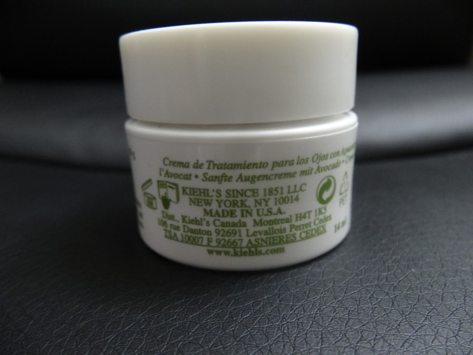 creamy eye treatment with avocado augencreme