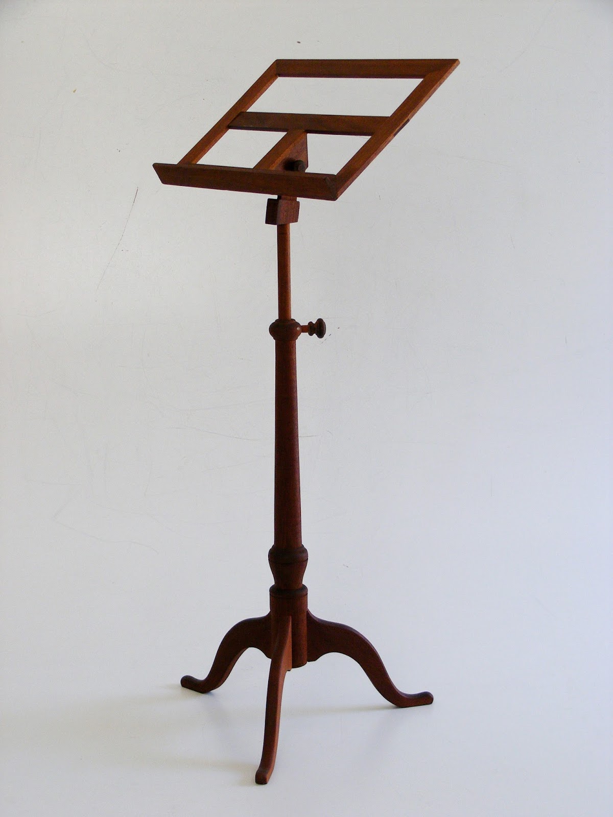 VAMP FURNITURE Wooden vintage music stand at Vamp_15 December 2017