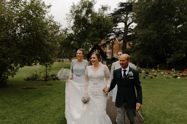 Do ołtarza z ojcem czy z narzeczonym