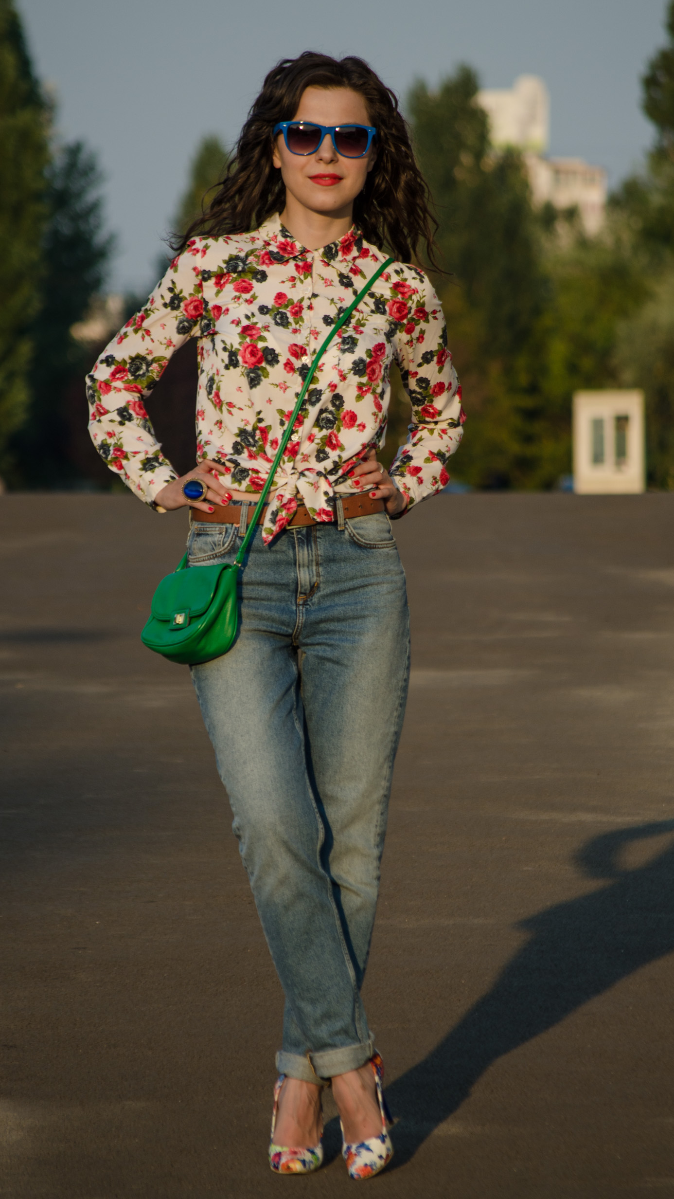 mom jeans h&m flowers heels little green bag satchel shirt koton