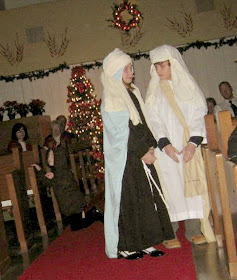 Easy no sew Joseph and Mary costumes from choir robes.