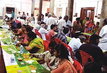 வகுப்பறை: கவிதை நயம்: சோறிட்டு, பாயாசத்தால் சொக்கவைத்தான் அவன்!