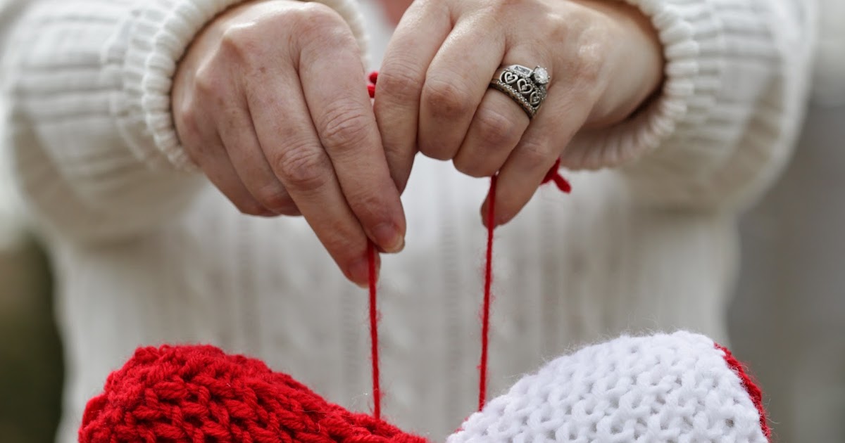 LOOM KNIT HEART PILLOW PATTERN... Loom Knitting by This Moment is Good!