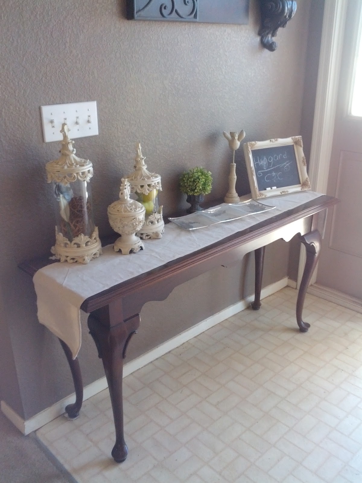 Country Chic: Curved leg entry/sofa table