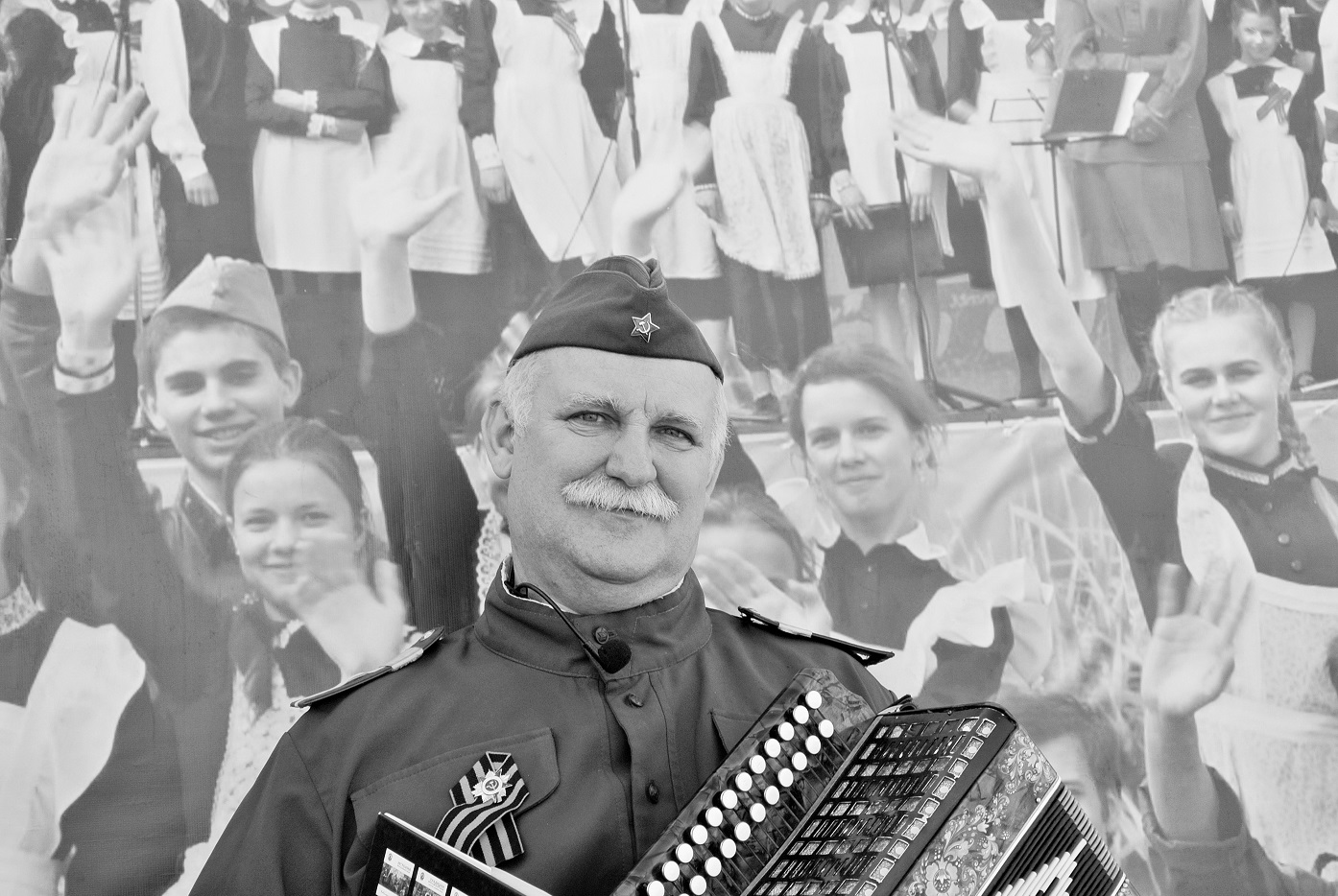 гармошка фронтовая. песня гармошка фронтовая. гармонь великой отечественной войны 1941-1945. солдат с гармонью 1941-1945. гармошка фронтовая подруга боевая.