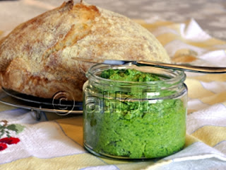 pesto, spread, condiment, basil, parsley,  garlic