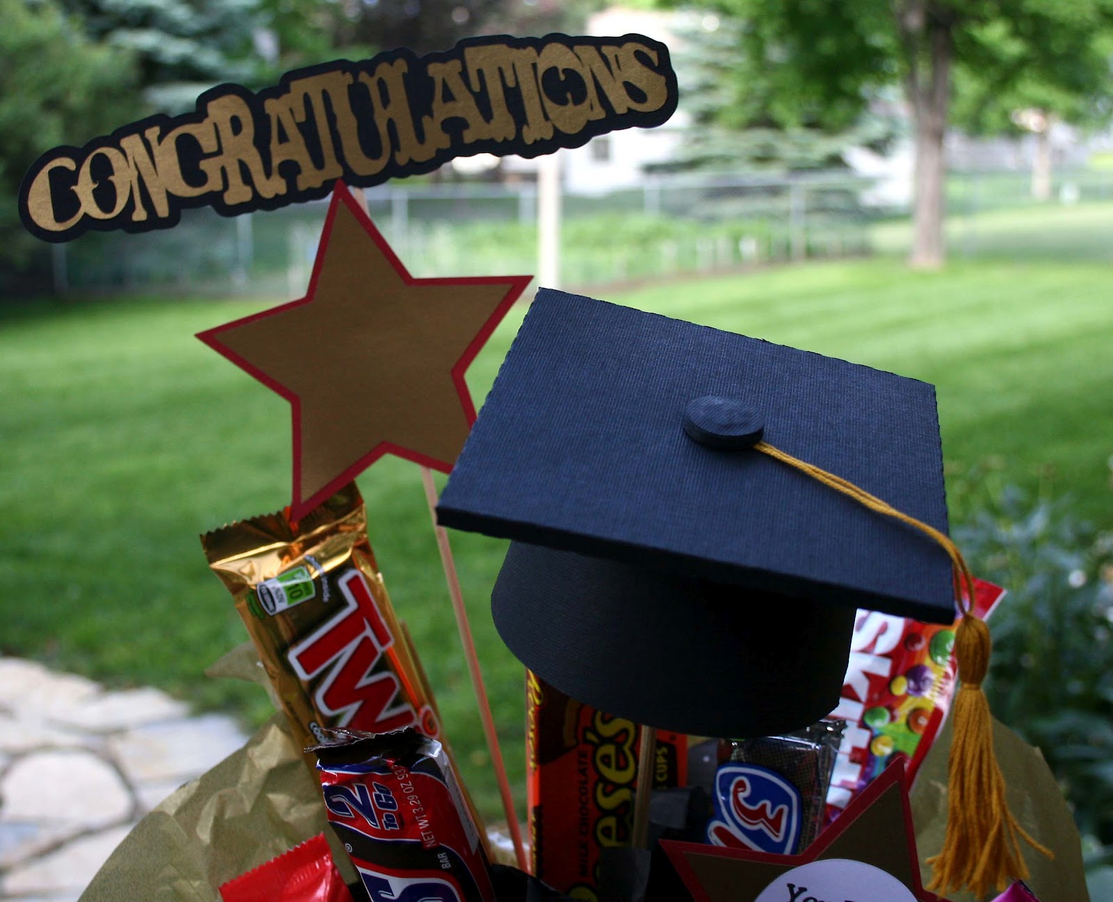 Download One Scrap at a Time: For the Grad!! - Party Decor