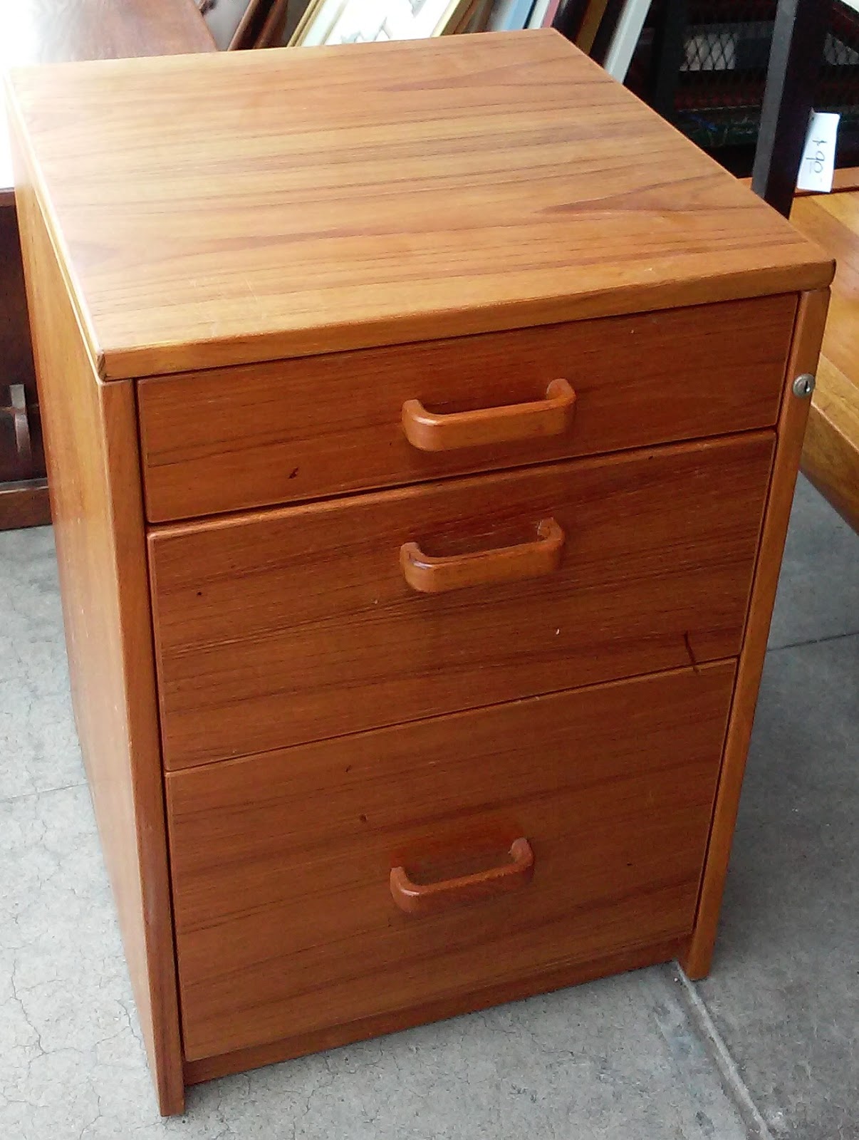 Uhuru Furniture Collectibles Sold Bargain Buy 97 Locking