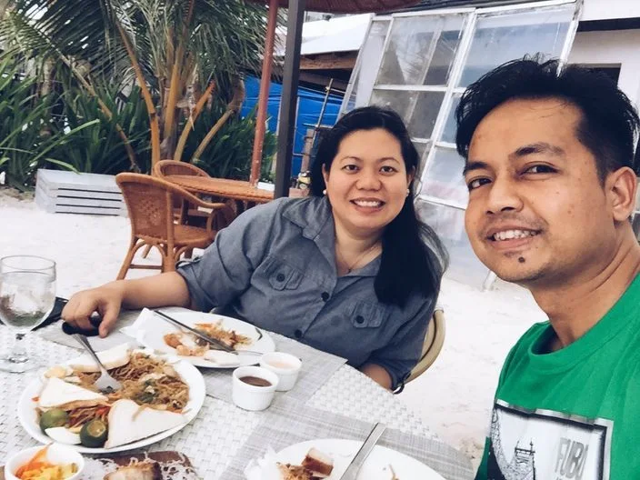Eating at Sur Beach Resort Boracay