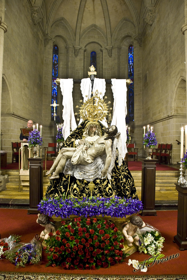 Pasión en Córdoba Cofrade Ntra. Sra. de las Angustias Coronada tras su