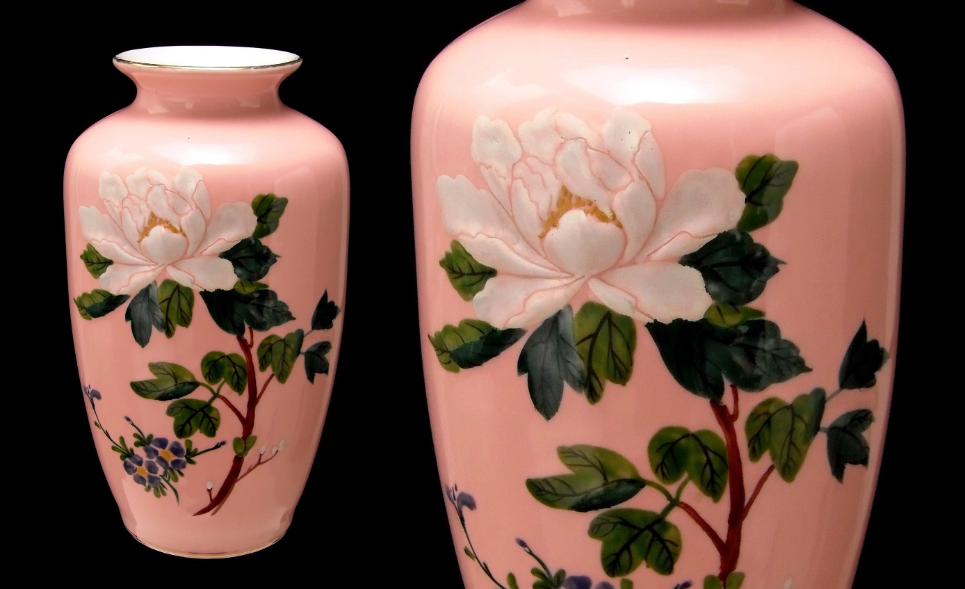 PATINA ANTIK VINTAGE CHINESE PINK FLORAL VASE
