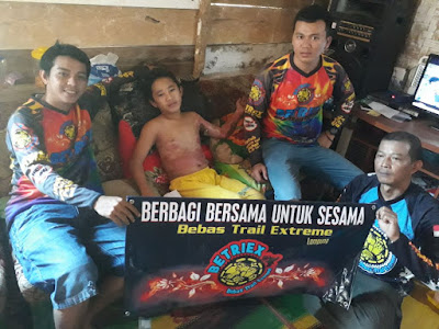 Komunitas Trail Betriex (Bebas Trail Exstreme) Lampung Menggelar Bakti Sosial