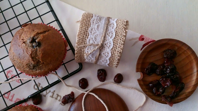 Muffins de canela y frutos rojos. Receta adaptada de Lorraine Pascale. Desayuno, merienda, postre. Sanos, saludables, healthy. Con horno. Cuca