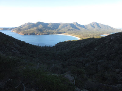 Vistas desde el mirador Wineglass Bay, en Freycinet, Tasmania Vistas desde el mirador Wineglass Bay, en Freycinet, Tasmania