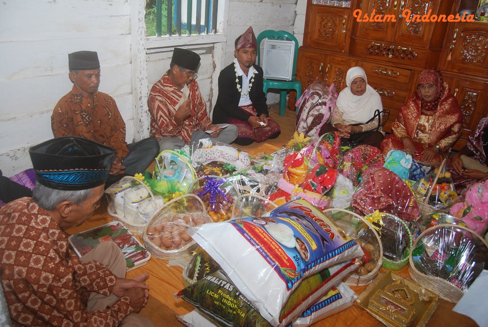Hukum Lamaran : Ketika Tidak Jadi Menikah , Apakah Boleh Diminta