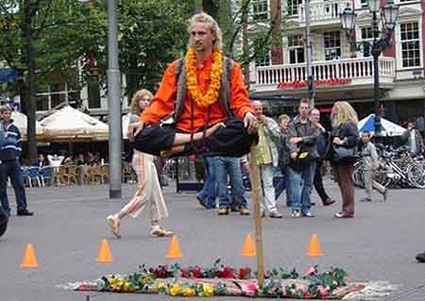 Levitando en la calle