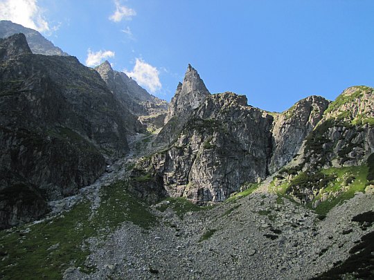 Mnich (słow. Mních, niem. Mönch, węg. Barát; 2068 m n.p.m.). Mnich (słow. Mních, niem. Mönch, węg. Barát; 2068 m n.p.m.).