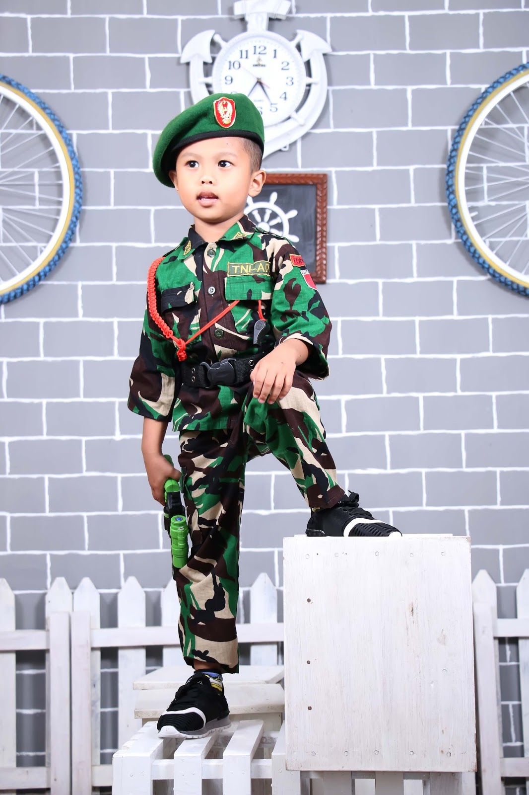 Tentara Cilik * (Studio Foto 3 Putra)