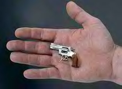 2 inch World Smallest gun 